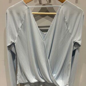 Abercrombie & Fitch Women's Blue, drape back, long sleeve top size XSMALL